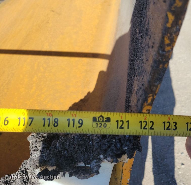 image for item DN4145 2007 LeeBoy 8816B  paver