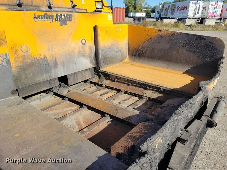 image for item DN4145 2007 LeeBoy 8816B  paver