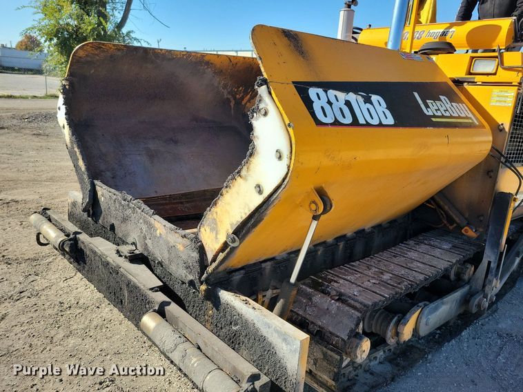 image for item DN4145 2007 LeeBoy 8816B  paver