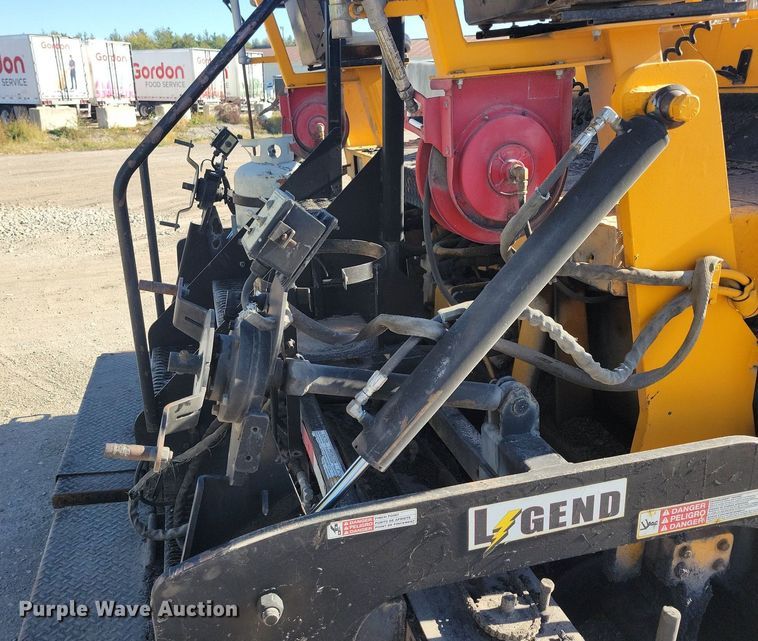 image for item DN4145 2007 LeeBoy 8816B  paver