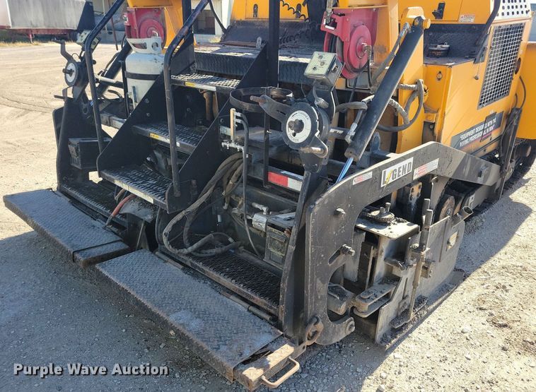 image for item DN4145 2007 LeeBoy 8816B  paver