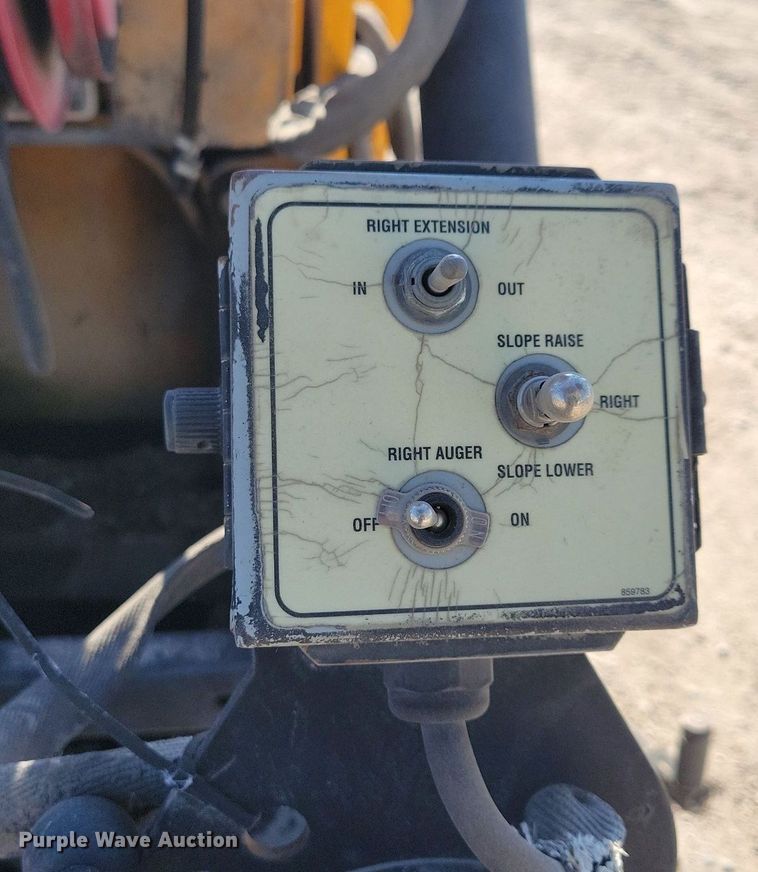 image for item DN4145 2007 LeeBoy 8816B  paver