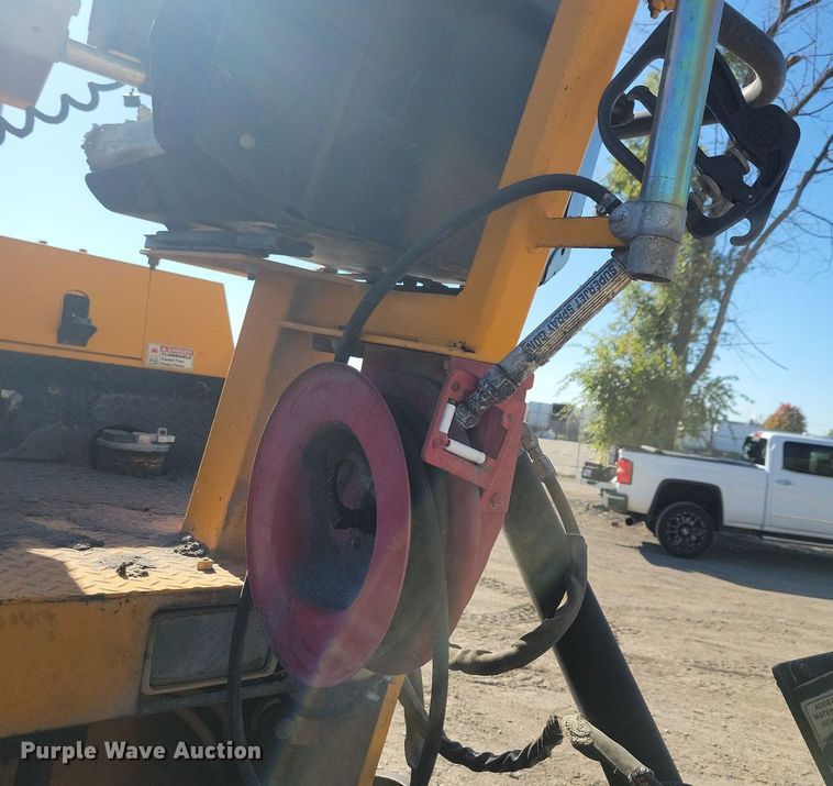 image for item DN4145 2007 LeeBoy 8816B  paver