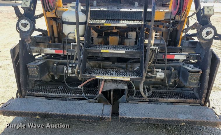 image for item DN4145 2007 LeeBoy 8816B  paver