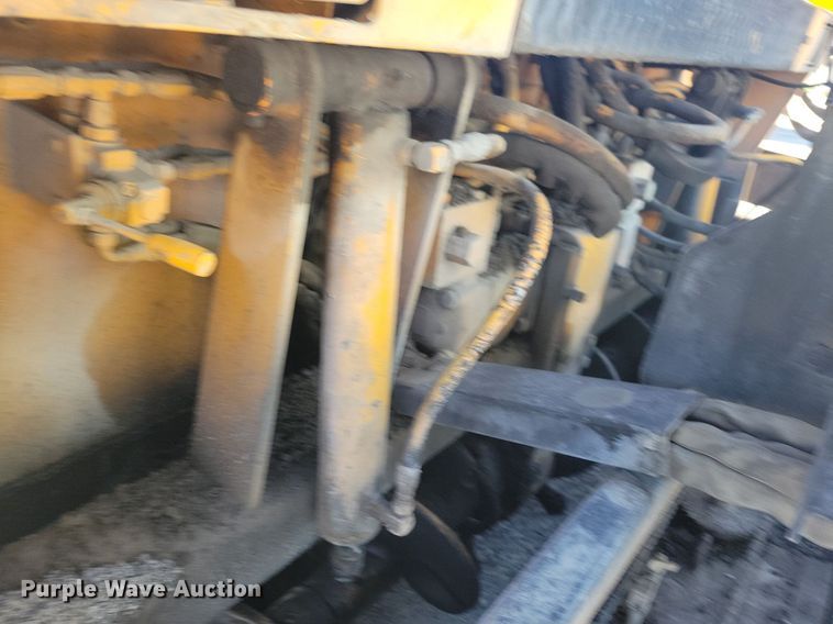 image for item DN4145 2007 LeeBoy 8816B  paver