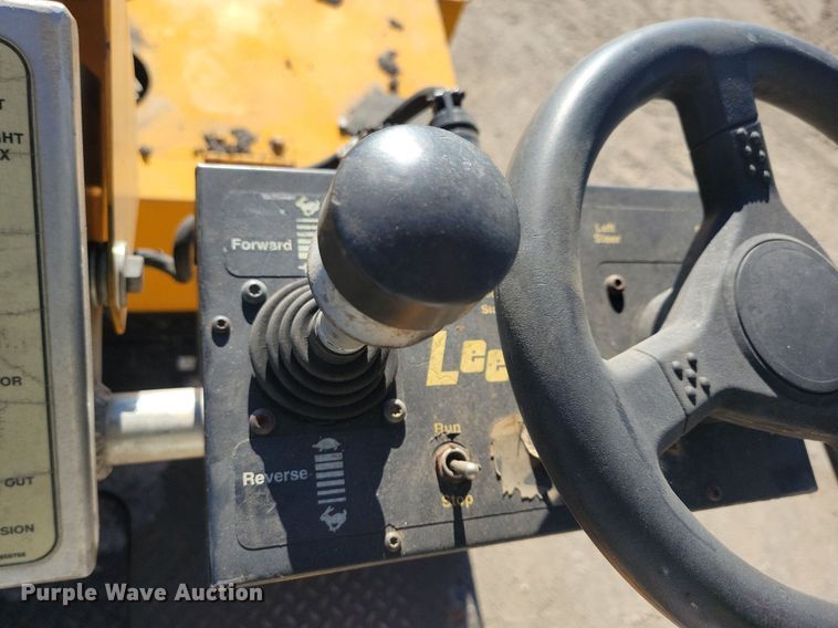 image for item DN4145 2007 LeeBoy 8816B  paver