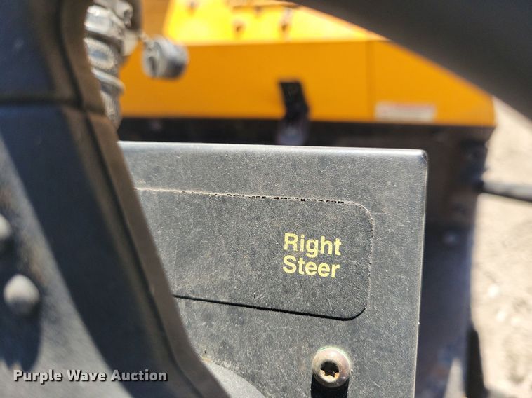 image for item DN4145 2007 LeeBoy 8816B  paver