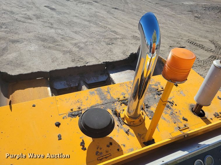 image for item DN4145 2007 LeeBoy 8816B  paver