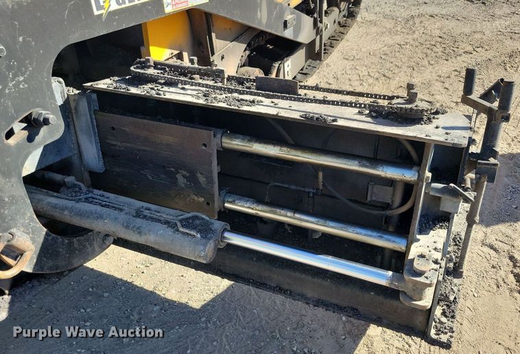 image for item DN4145 2007 LeeBoy 8816B  paver