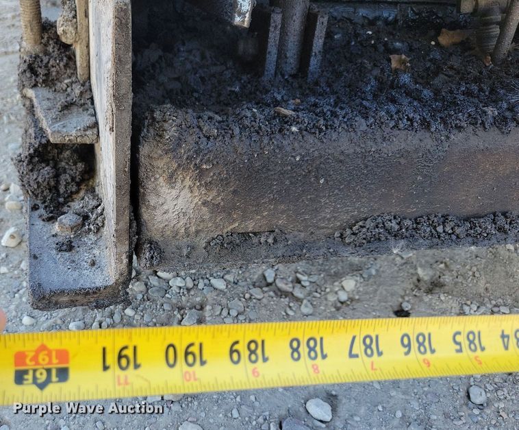 image for item DN4145 2007 LeeBoy 8816B  paver