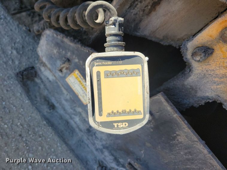 image for item DN4145 2007 LeeBoy 8816B  paver