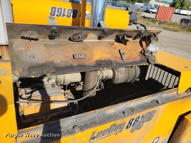 image for item DN4145 2007 LeeBoy 8816B  paver