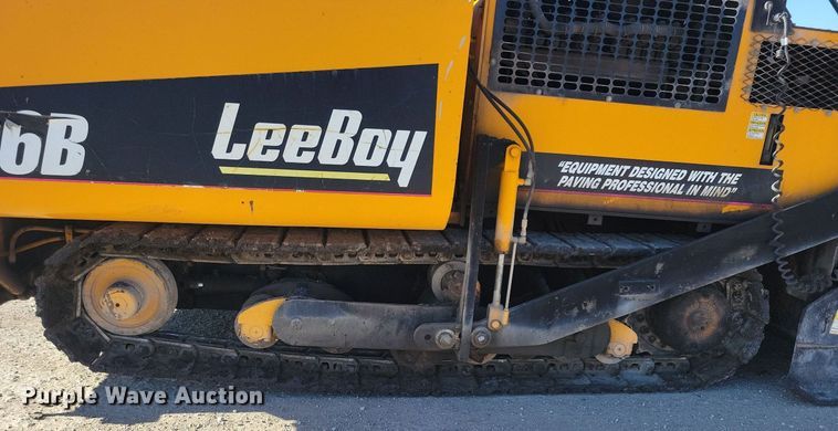 image for item DN4145 2007 LeeBoy 8816B  paver