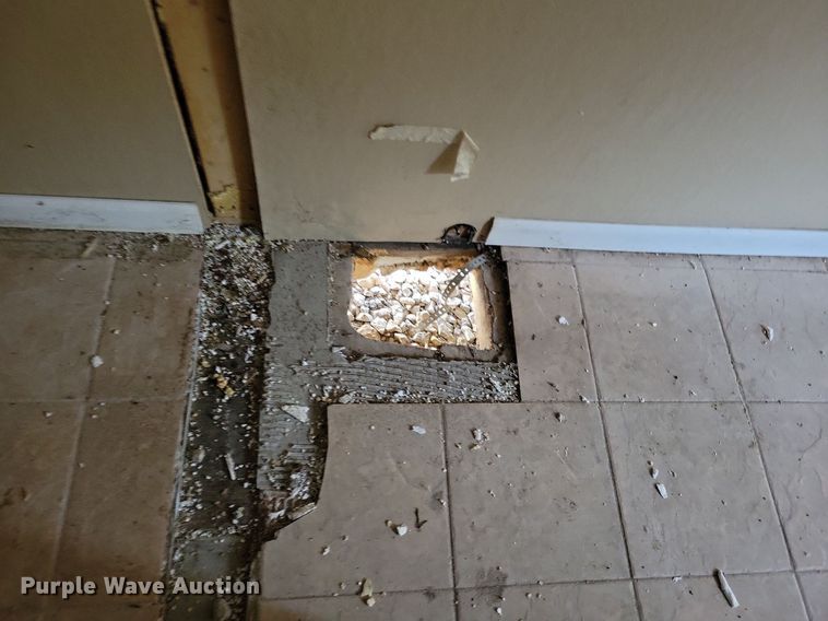 image for item DN4160 2006 Cosco  storage container