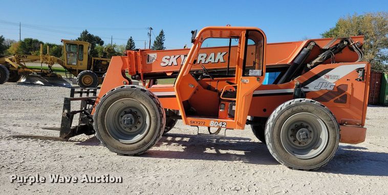 image for item DN4185 2013 JLG Skytrak 8042  telehandler