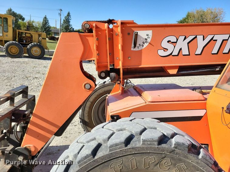 image for item DN4185 2013 JLG Skytrak 8042  telehandler