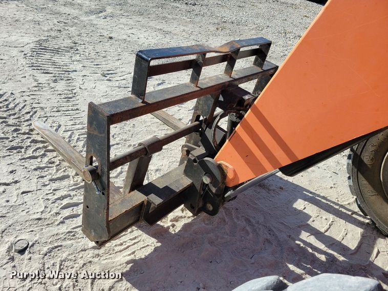 image for item DN4185 2013 JLG Skytrak 8042  telehandler