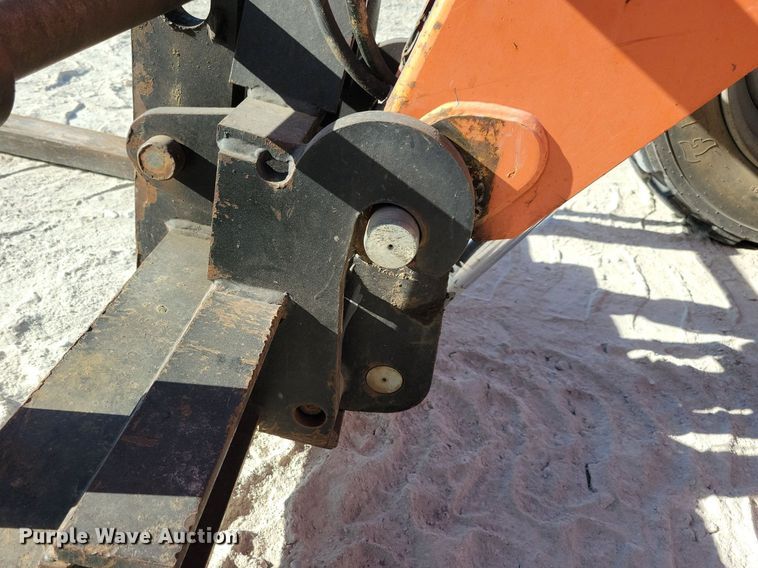 image for item DN4185 2013 JLG Skytrak 8042  telehandler