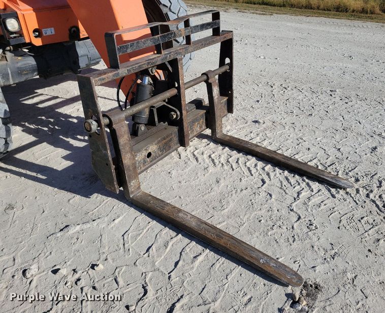 image for item DN4185 2013 JLG Skytrak 8042  telehandler