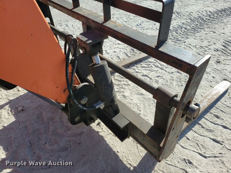 image for item DN4185 2013 JLG Skytrak 8042  telehandler