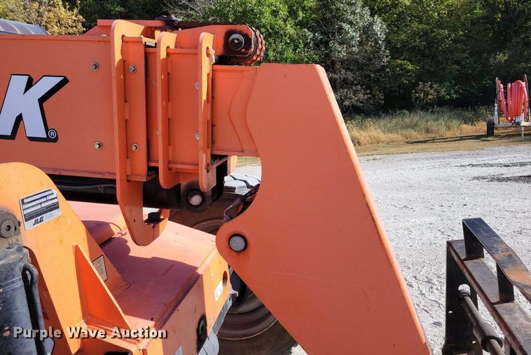 image for item DN4185 2013 JLG Skytrak 8042  telehandler