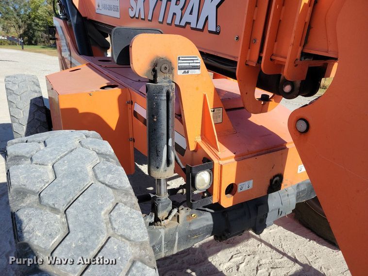 image for item DN4185 2013 JLG Skytrak 8042  telehandler