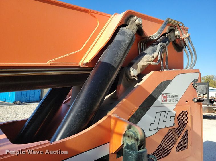 image for item DN4185 2013 JLG Skytrak 8042  telehandler