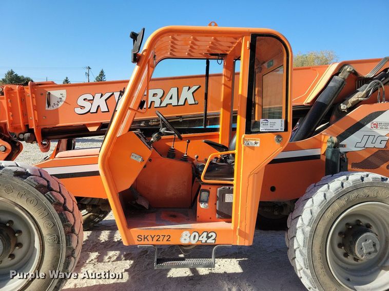 image for item DN4185 2013 JLG Skytrak 8042  telehandler