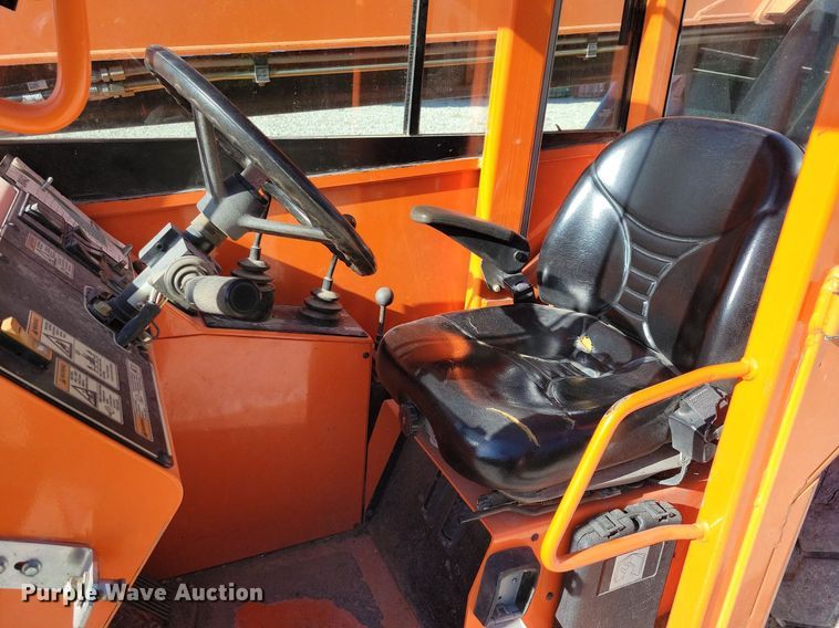 image for item DN4185 2013 JLG Skytrak 8042  telehandler