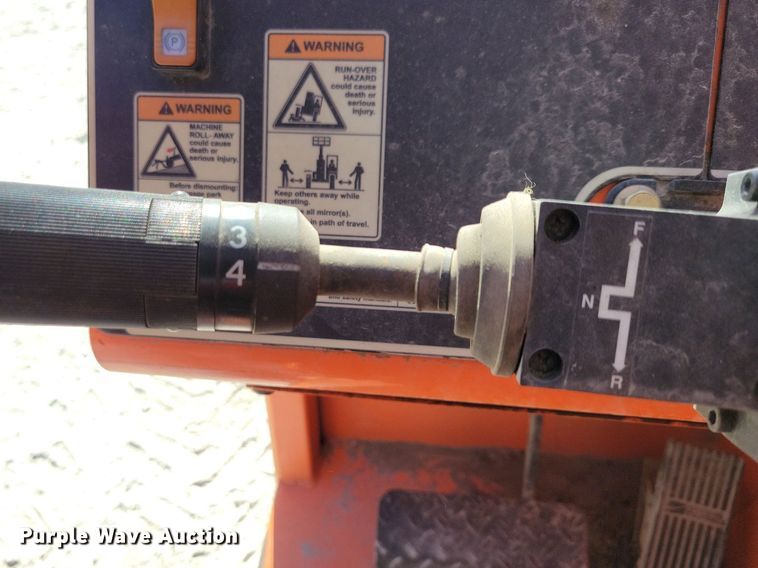 image for item DN4185 2013 JLG Skytrak 8042  telehandler