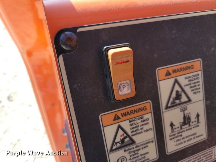 image for item DN4185 2013 JLG Skytrak 8042  telehandler