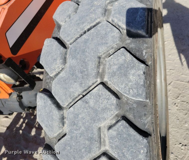 image for item DN4185 2013 JLG Skytrak 8042  telehandler