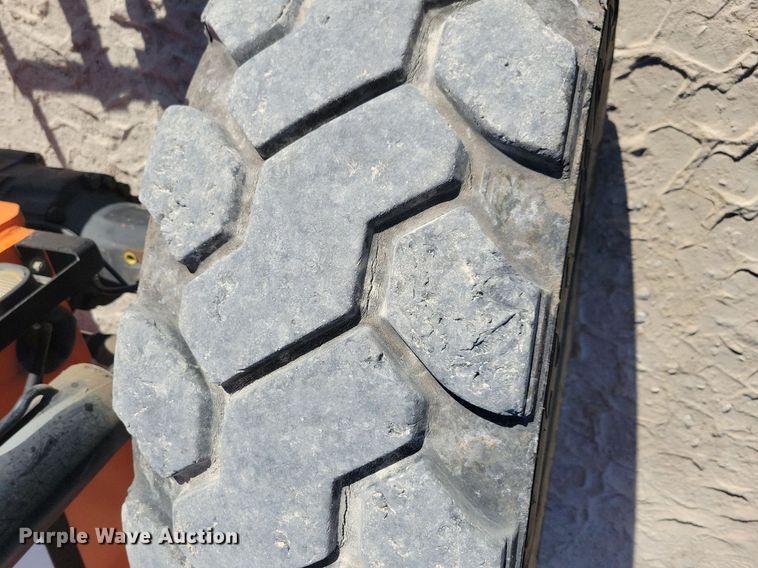 image for item DN4185 2013 JLG Skytrak 8042  telehandler