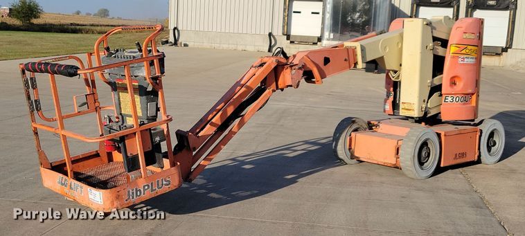 image for item DN4186 2004 JLG E300AJP  boom lift