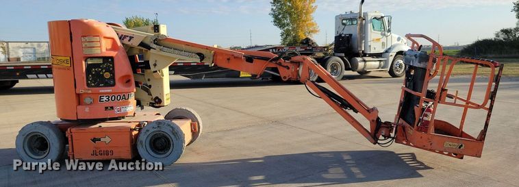 image for item DN4186 2004 JLG E300AJP  boom lift