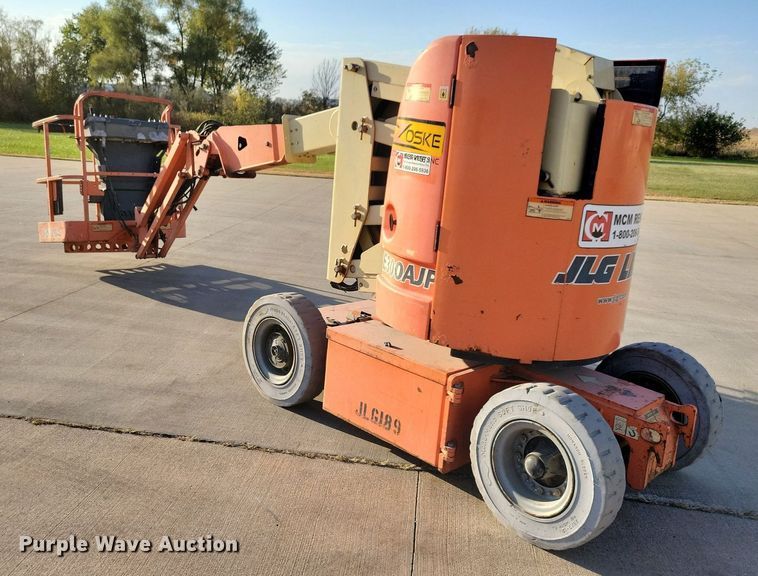 image for item DN4186 2004 JLG E300AJP  boom lift