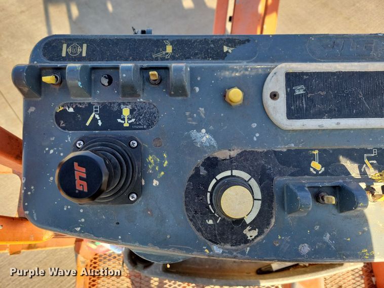 image for item DN4186 2004 JLG E300AJP  boom lift