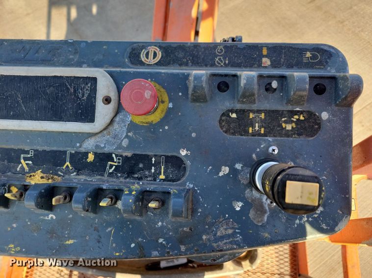 image for item DN4186 2004 JLG E300AJP  boom lift