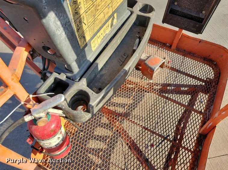 image for item DN4186 2004 JLG E300AJP  boom lift