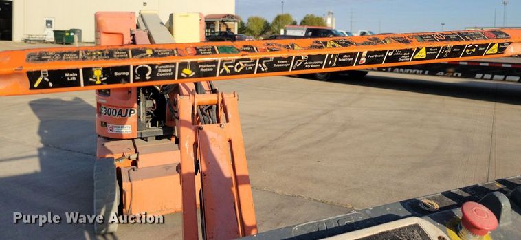 image for item DN4186 2004 JLG E300AJP  boom lift