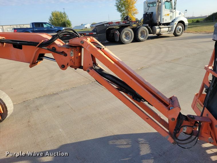 image for item DN4186 2004 JLG E300AJP  boom lift