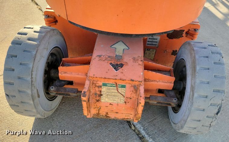 image for item DN4186 2004 JLG E300AJP  boom lift