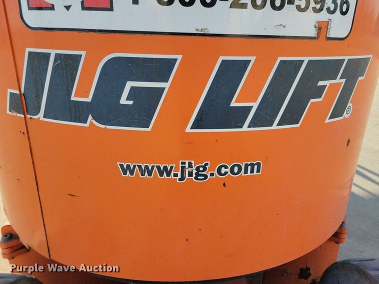 image for item DN4186 2004 JLG E300AJP  boom lift