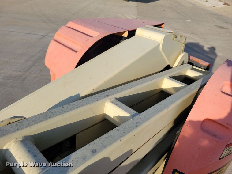image for item DN4186 2004 JLG E300AJP  boom lift