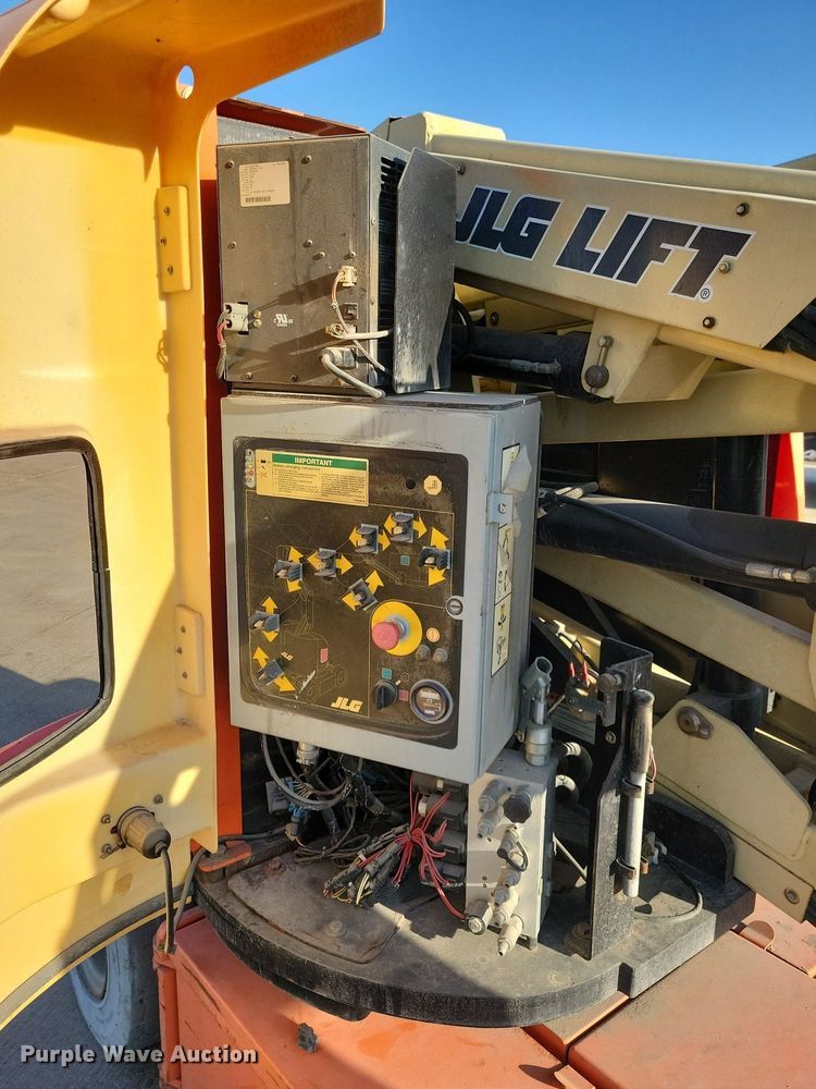 image for item DN4186 2004 JLG E300AJP  boom lift