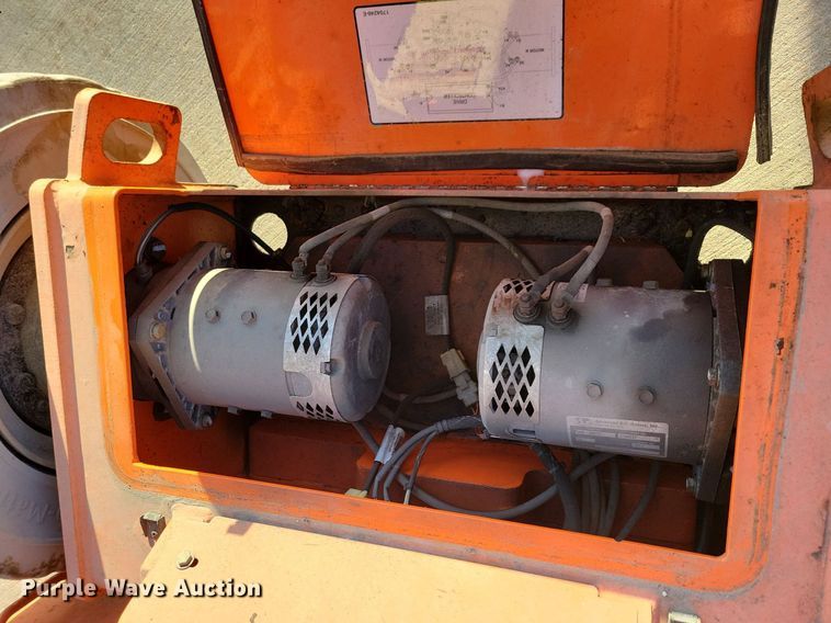 image for item DN4186 2004 JLG E300AJP  boom lift