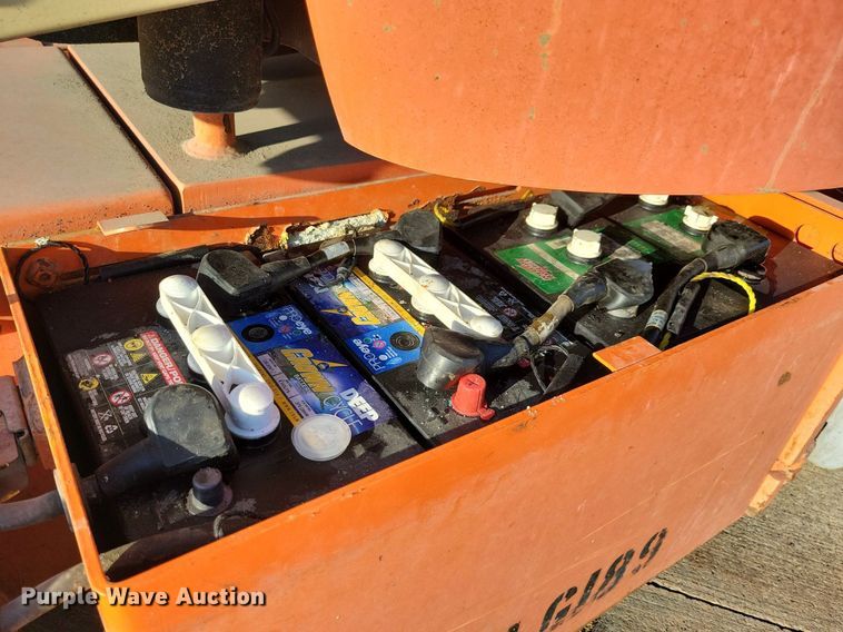 image for item DN4186 2004 JLG E300AJP  boom lift