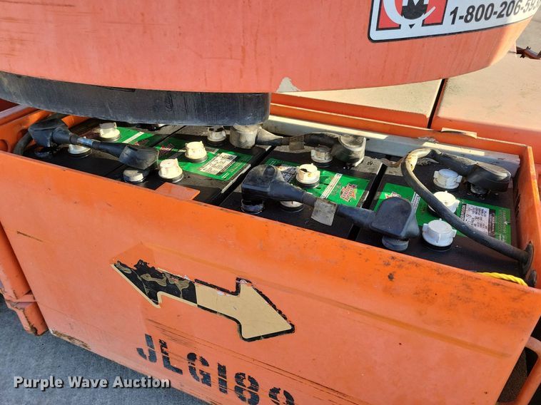 image for item DN4186 2004 JLG E300AJP  boom lift