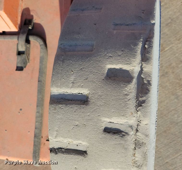 image for item DN4186 2004 JLG E300AJP  boom lift