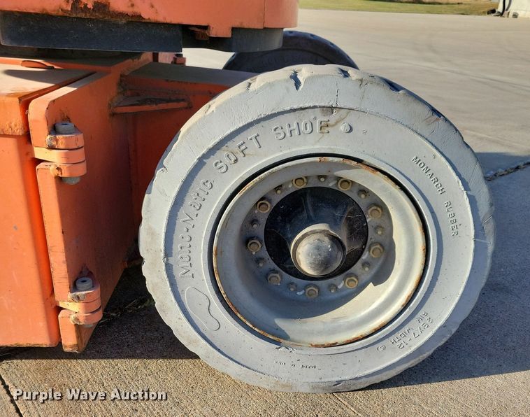 image for item DN4186 2004 JLG E300AJP  boom lift